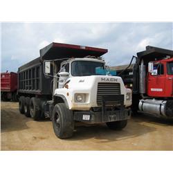 1993 MACK DM690S TRI-AXLE DUMP
