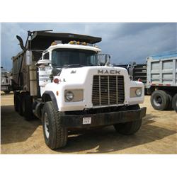 1989 MACK RD690S TRI-AXLE DUMP