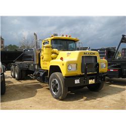 1987 MACK RD600K ROLLOFF GLIDER KIT
