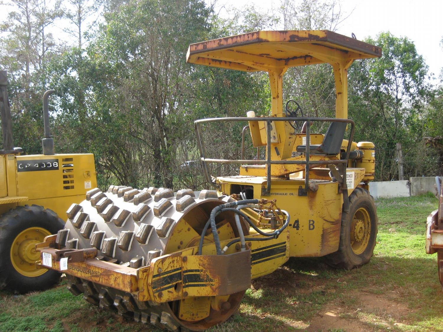 Irroller INGERSOLL-RAND SPF-48 VIBRATORY ROLLER