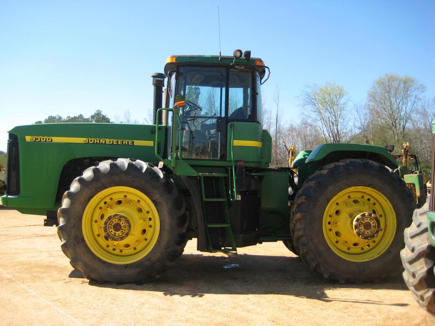 JOHN DEERE 9300 MFWD ARTICULATED TRACTOR