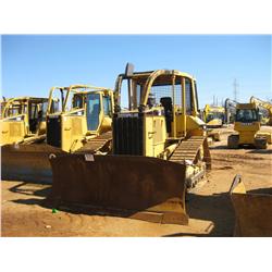 CAT D5M XL CRAWLER TRACTOR