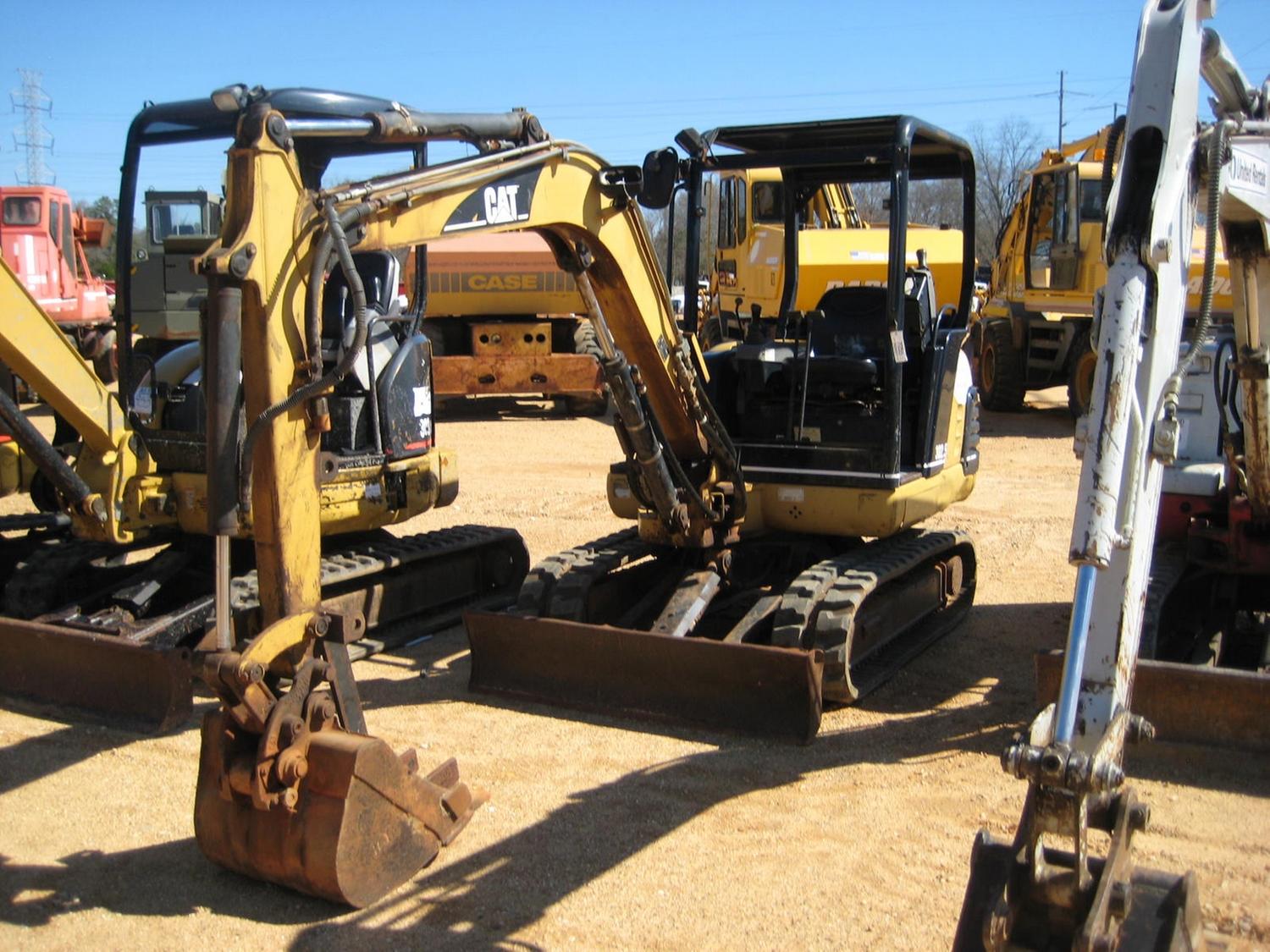 CAT 302.5 MINI HYDRAULIC EXCAVATOR