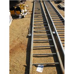 32' STEEL LADDER