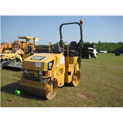 CAT CB22 VIBRATORY ROLLER