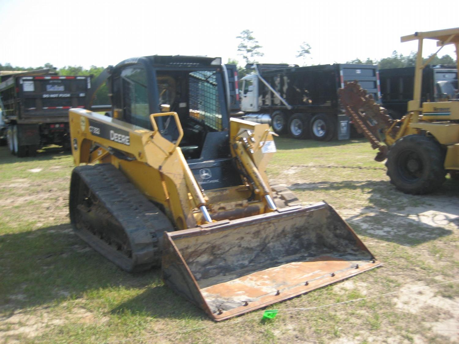 JOHN DEERE CT332 SKID STEER LOADER