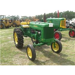JOHN DEERE 40S FARM TRACTOR