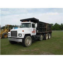 1991 MACK RD690S TRI-AXLE DUMP