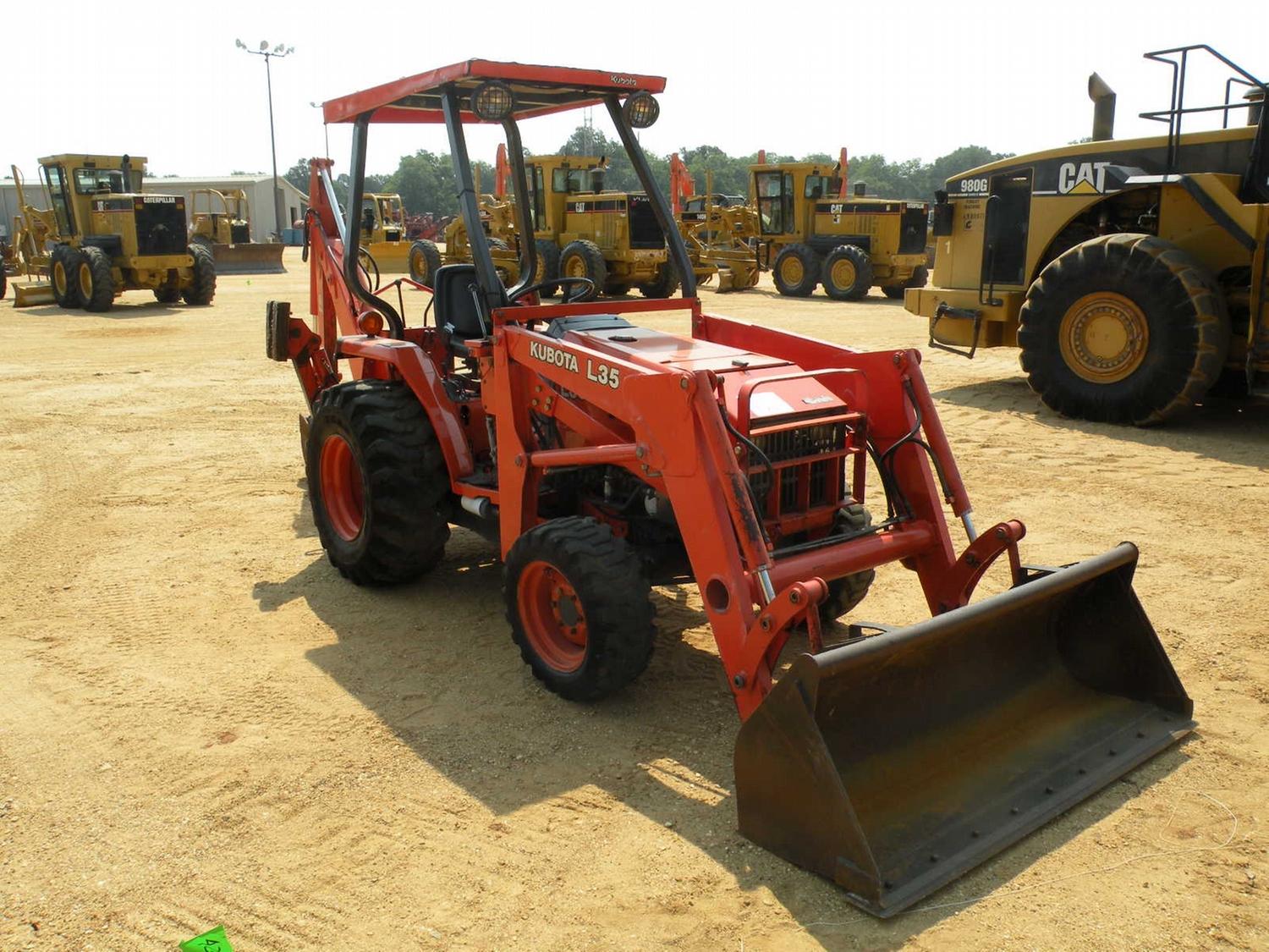 KUBOTA L35 4X4 LOADER BACKHOE J.M. Wood Auction Company, Inc.