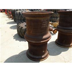 (1) LOT 4 30.5-32 RIMS