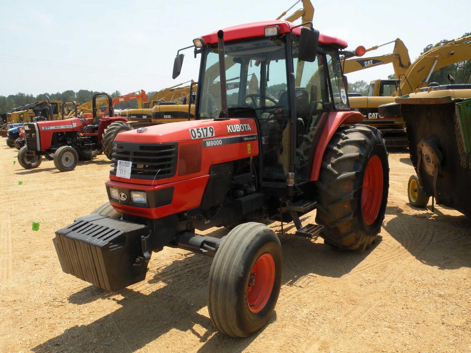 KUBOTA M9000 FARM TRACTOR