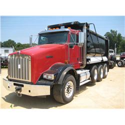 2008 KENWORTH T800 TRI-AXLE DUMP