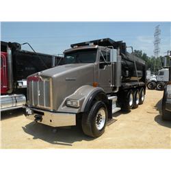 2007 KENWORTH T800 TRI-AXLE DUMP