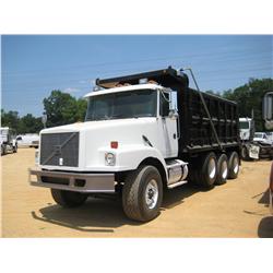 2001 VOLVO TRI-AXLE DUMP