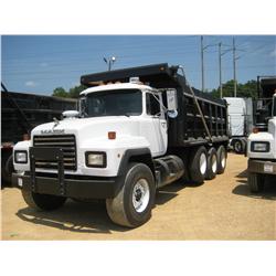1999 MACK RD690S TRI-AXLE DUMP