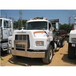 2000 MACK RB688S T/A ROLLOFF TRUCK