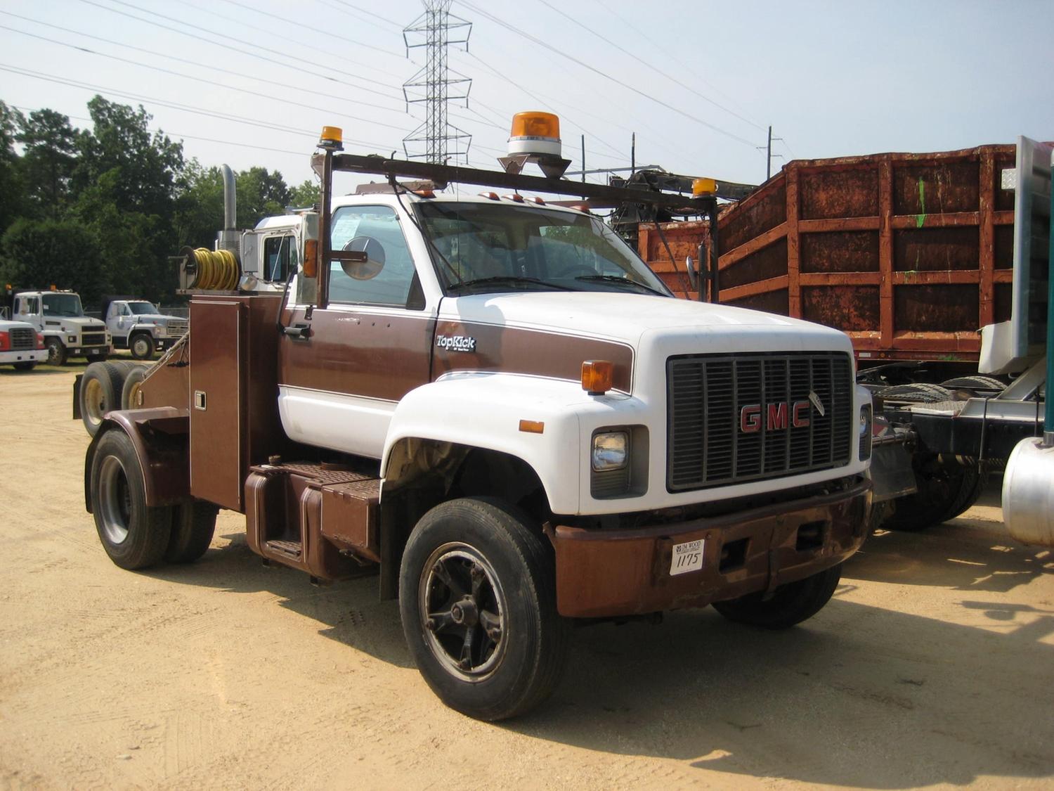 1995 GMC TOPKICK S/A TOTE TRUCK - J.M. Wood Auction Company, Inc.