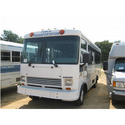 2000 GOSHEN FREIGHTLINER S/A BUS