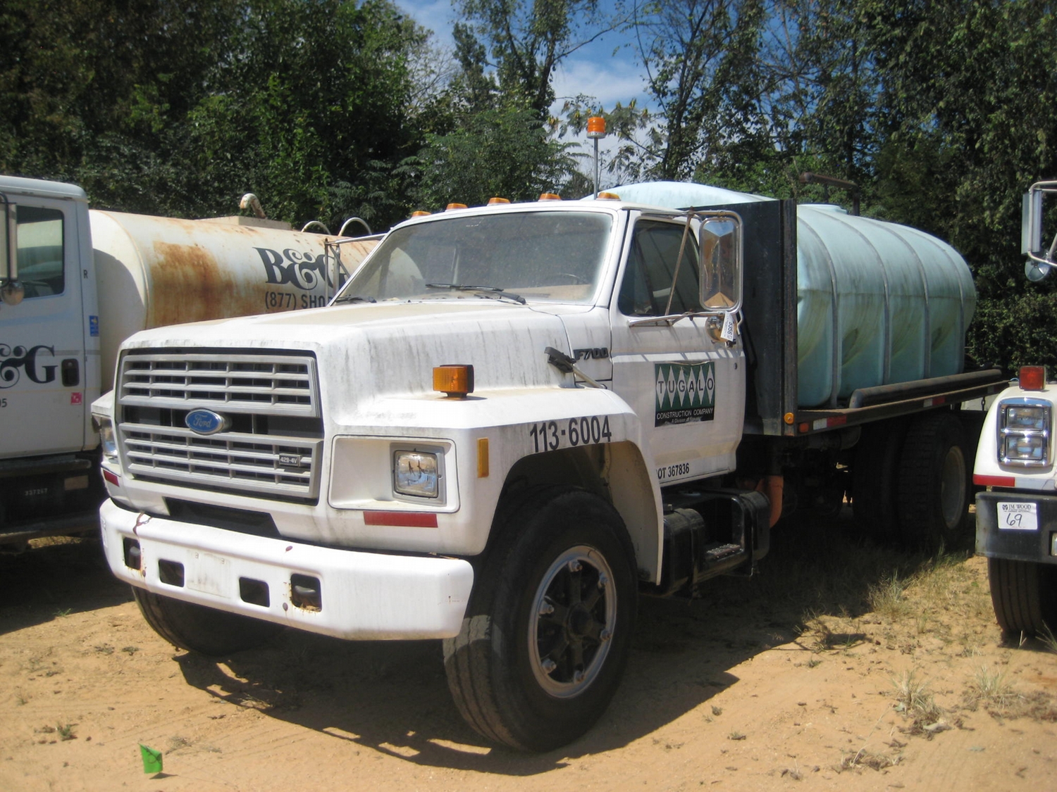 1988 FORD F700 S/A WATER TRUCK