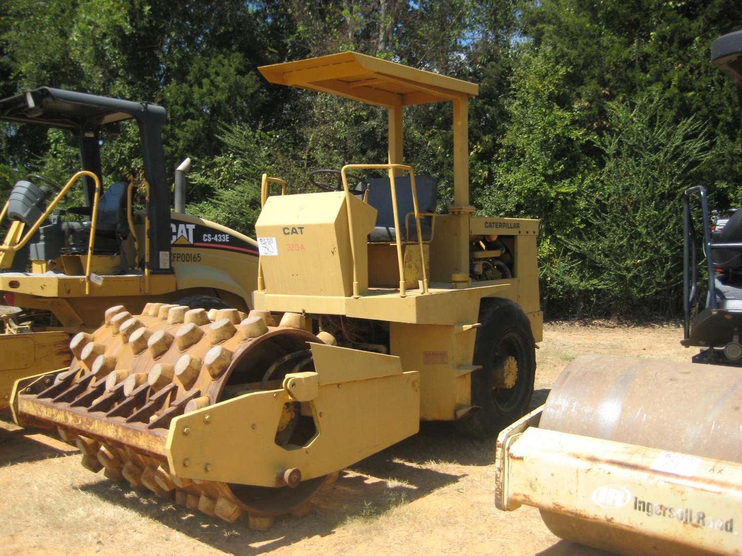 RAYGO RASCAL VIBRATORY ROLLER - J.M. Wood Auction Company, Inc.