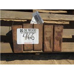 (1) LOT TOOTH POINTS