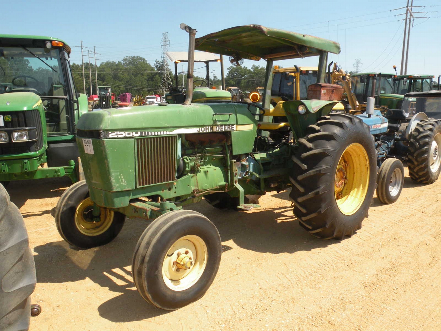 JOHN DEERE 2550 FARM TRACTOR