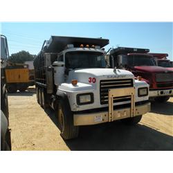 1999 MACK RD690S TRI-AXLE DUMP