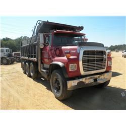 1989 FORD L9000 TRI-AXLE DUMP