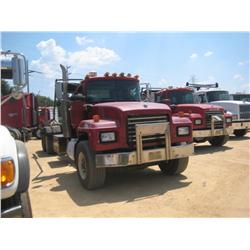 2000 MACK RD688S TANDEM ROLLOFF