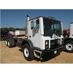 2007 MACK MR688S CAB & CHASSIS W/LIFT & TAG AXLE
