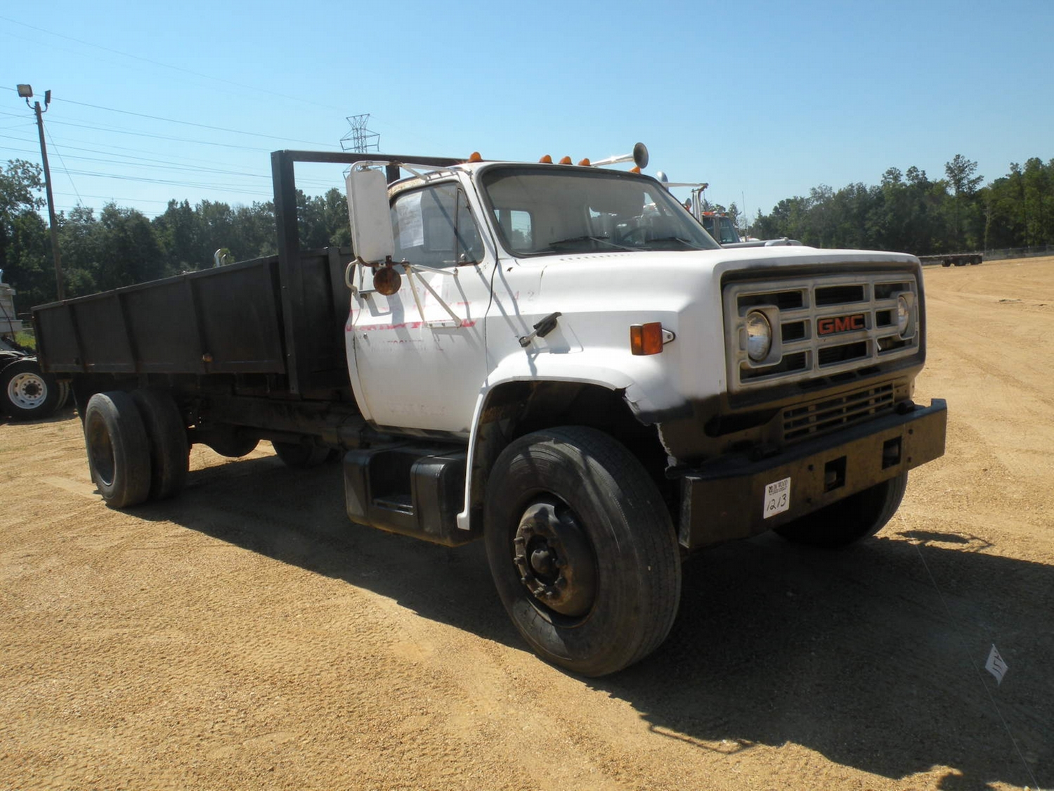 1986 GMC 7000 S A FLAT DUMP 1986 GMC 7000 S A FLAT DUMP