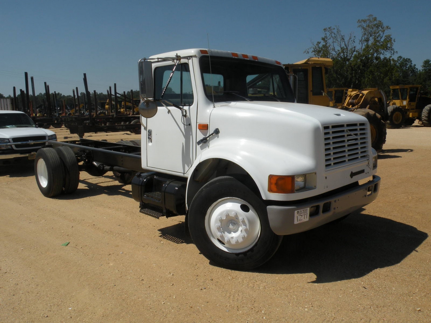 1993 INTERNATIONAL 4700 S/A CAB & CHASSIS
