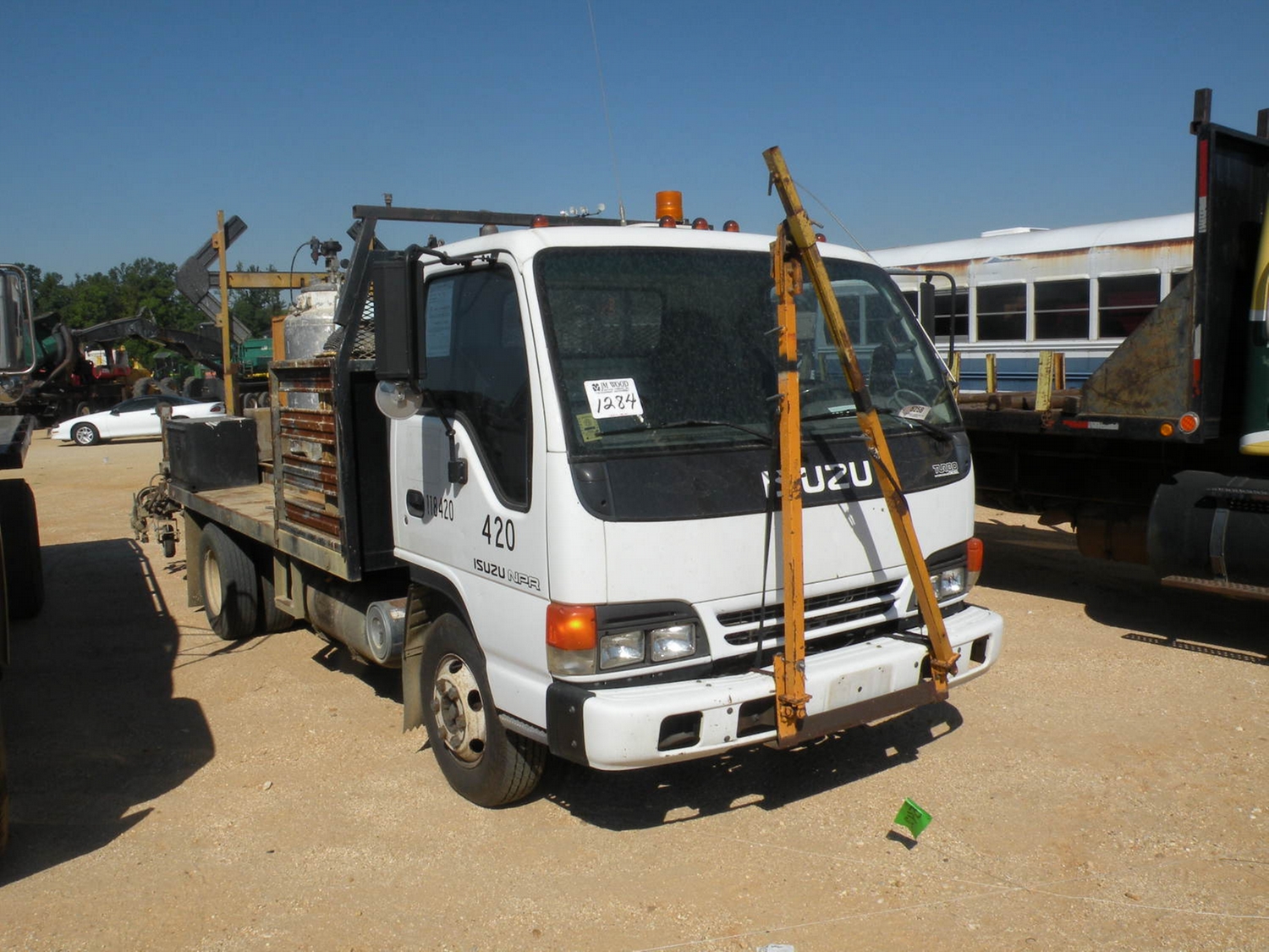 1997 ISUZU NPR PAINT STRIPING TRUCK