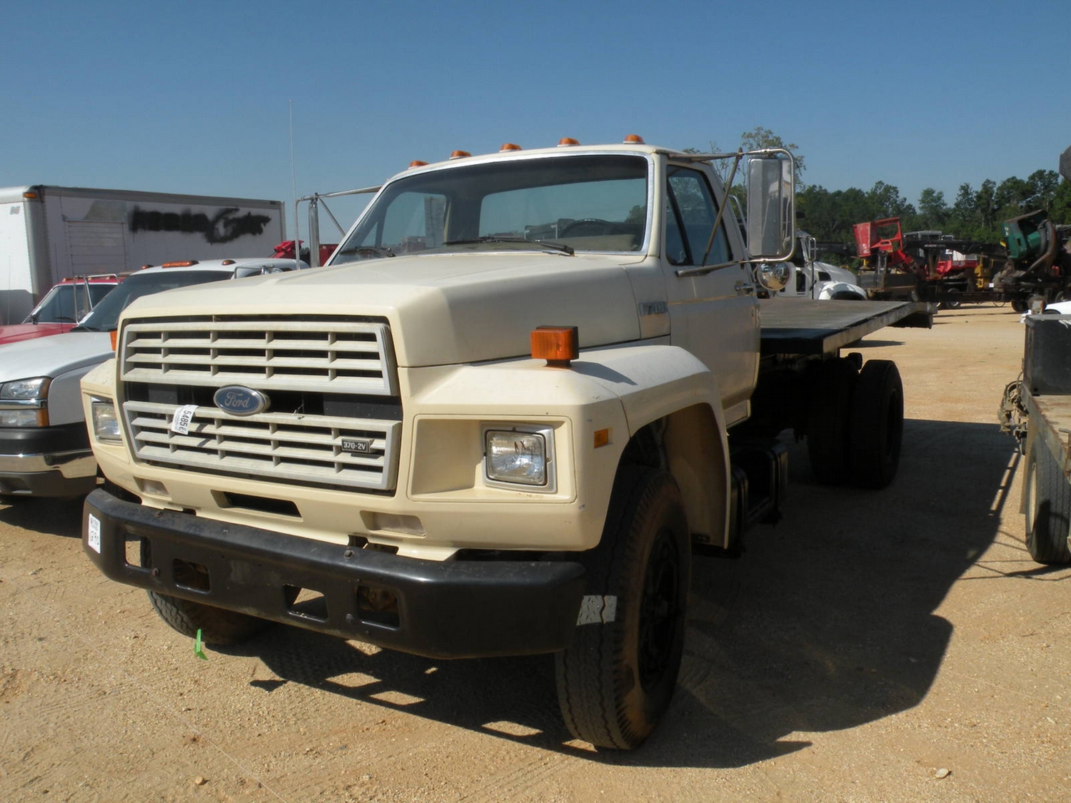 1988 FORD F700 S/A FLATBED TRUCK - J.M. Wood Auction Company, Inc.