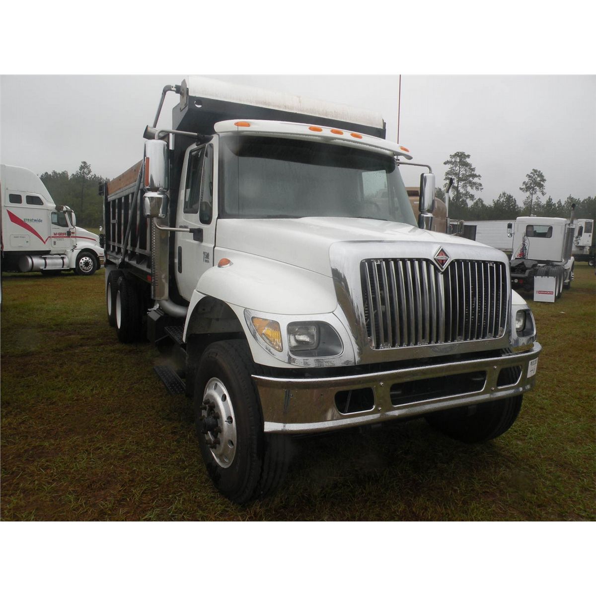2007 INTERNATIONAL 7500 TRI-AXLE DUMP