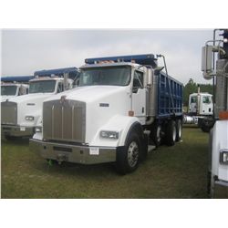 2003 KENWORTH T800 TRI-AXLE DUMP