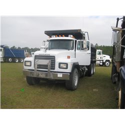 2000 MACK RD690S TRI-AXLE DUMP