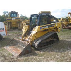 JOHN DEERE CT332 SKID STEER LOADER