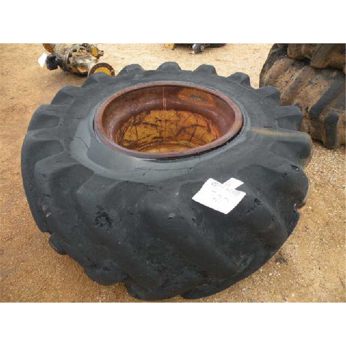 (1) LOT SKIDDER TIRE 30.532 W/RIMS