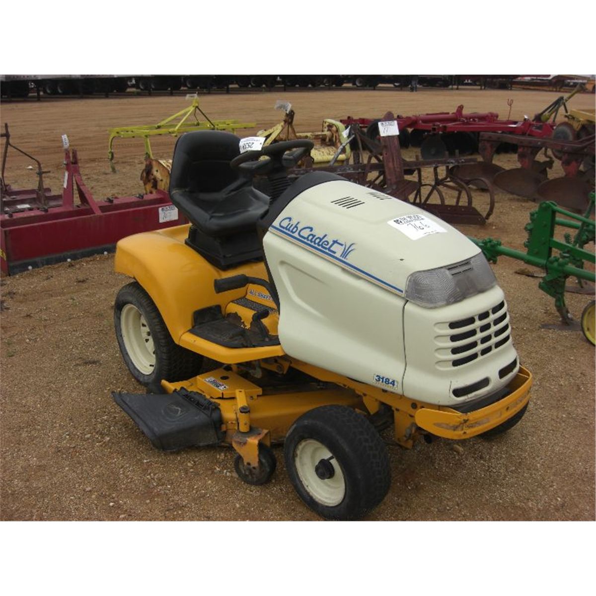 3184 CUB CADET 3184 RIDING MOWER