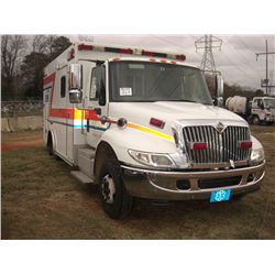 2005 INTERNATIONAL 4300 AMBULANCE
