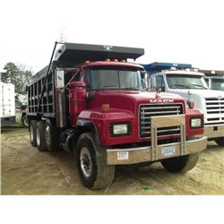 1999 MACK RD6885 TRI AXLE DUMP TRUCK