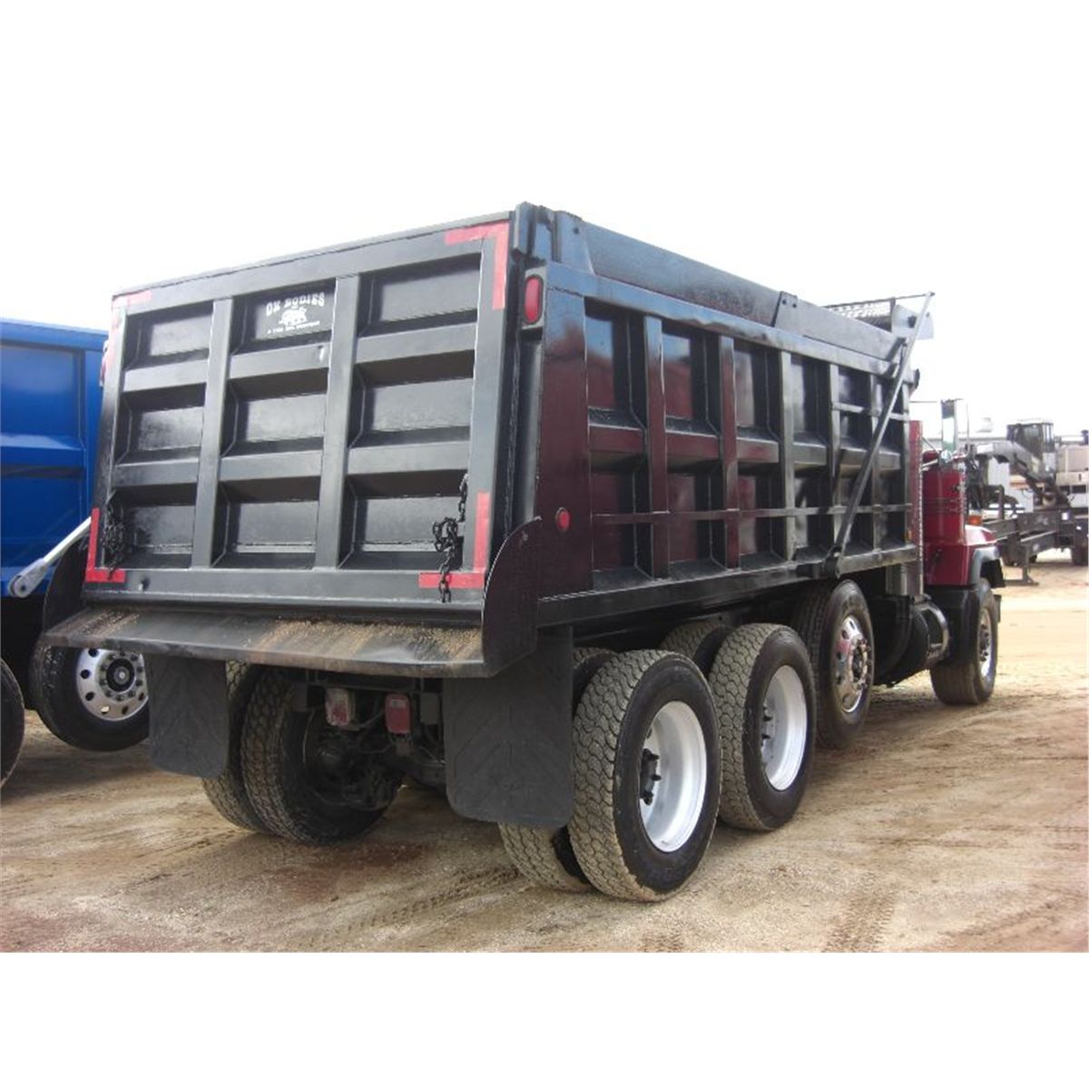 1999 MACK RD6885 TRI AXLE DUMP TRUCK