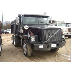 1996 VOLVO T/A DUMP TRUCK