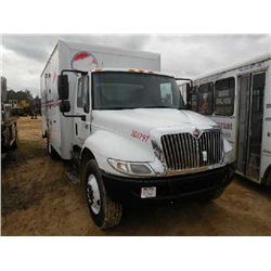 2002 INTERNATIONAL 4300 S/A REEFER TRUCK