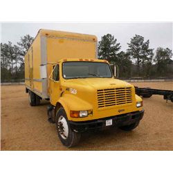 1997 INTERNATIONAL 4900 S/A VAN TRUCK