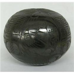 Mata Ortiz Black on Black Pot by Luis Bugarini