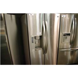 LG DOUBLE DOOR FRIDGE/FREEZER WITH ICE MAKER