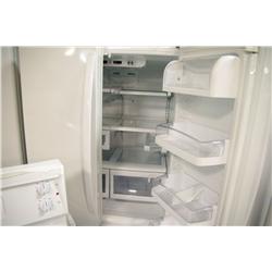 LG WHITE DOUBLE DOOR FRIDGE WITH PULLOUT FREEZER