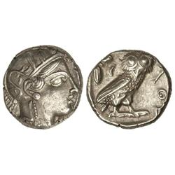 Tetradracma. 449-413 a.C. ATENAS. Anv.: Cabeza de Atenea a derecha. Rev.: Lechuza en pie de frente,